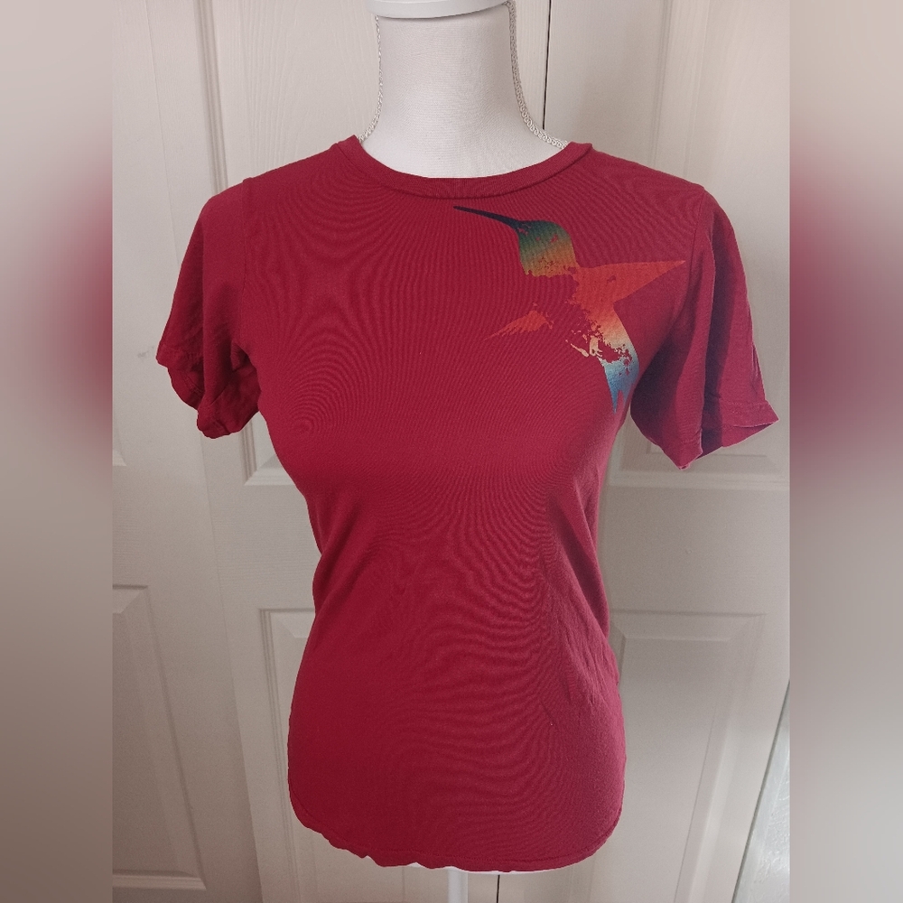 Freecity Red Graphic Hummingbird T-shirt. Size S.